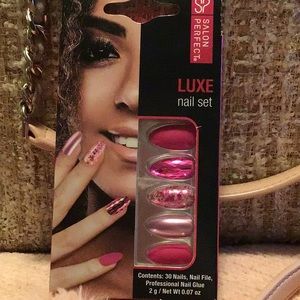 🌸Salon perfect luxe nail set🌸🌟SOLD🌟